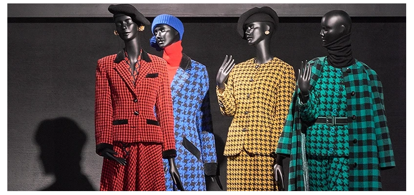  Co jest niezbędne do wyposażenia sklepu odzieżowego?